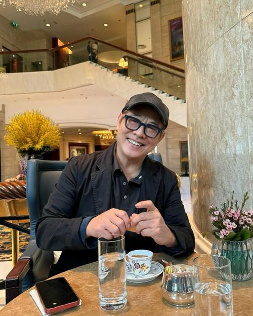 李连杰晒图炫二女儿
