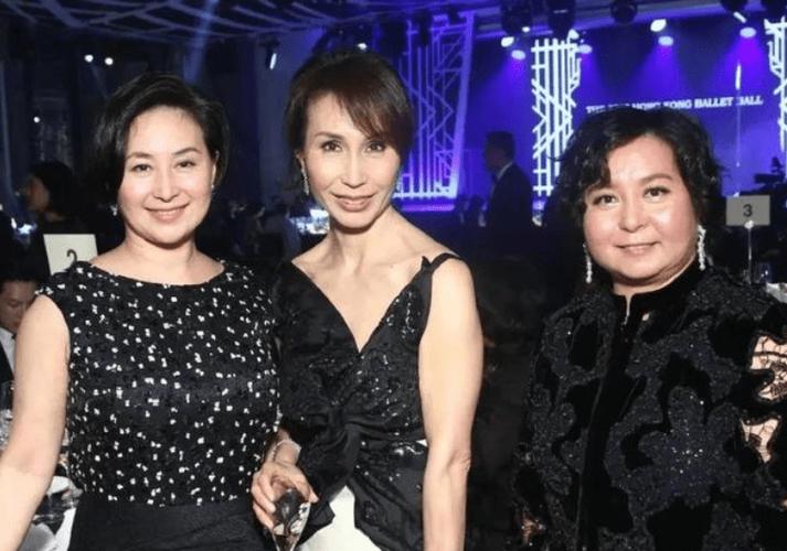 新澳门开奖记录新纪录和两个女首富杠起来了与两个女首富杠起来了小说