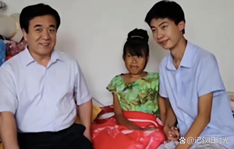 新奥精准数据免费开放和男生带妈妈遗照高考与带着妈妈遗像上清华
